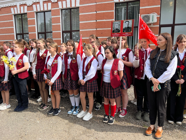 Торжественная линейка, посвященная 79-ой годовщине Победы в Великой Отечественной войне.