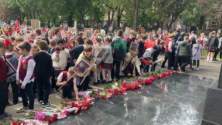 Торжественная линейка, посвященная 79-ой годовщине Победы в Великой Отечественной войне.